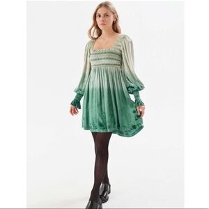 Urban Outfitters Isobel Green Crushed Velvet Smocked Beaded Mini Dress‎ Sz M